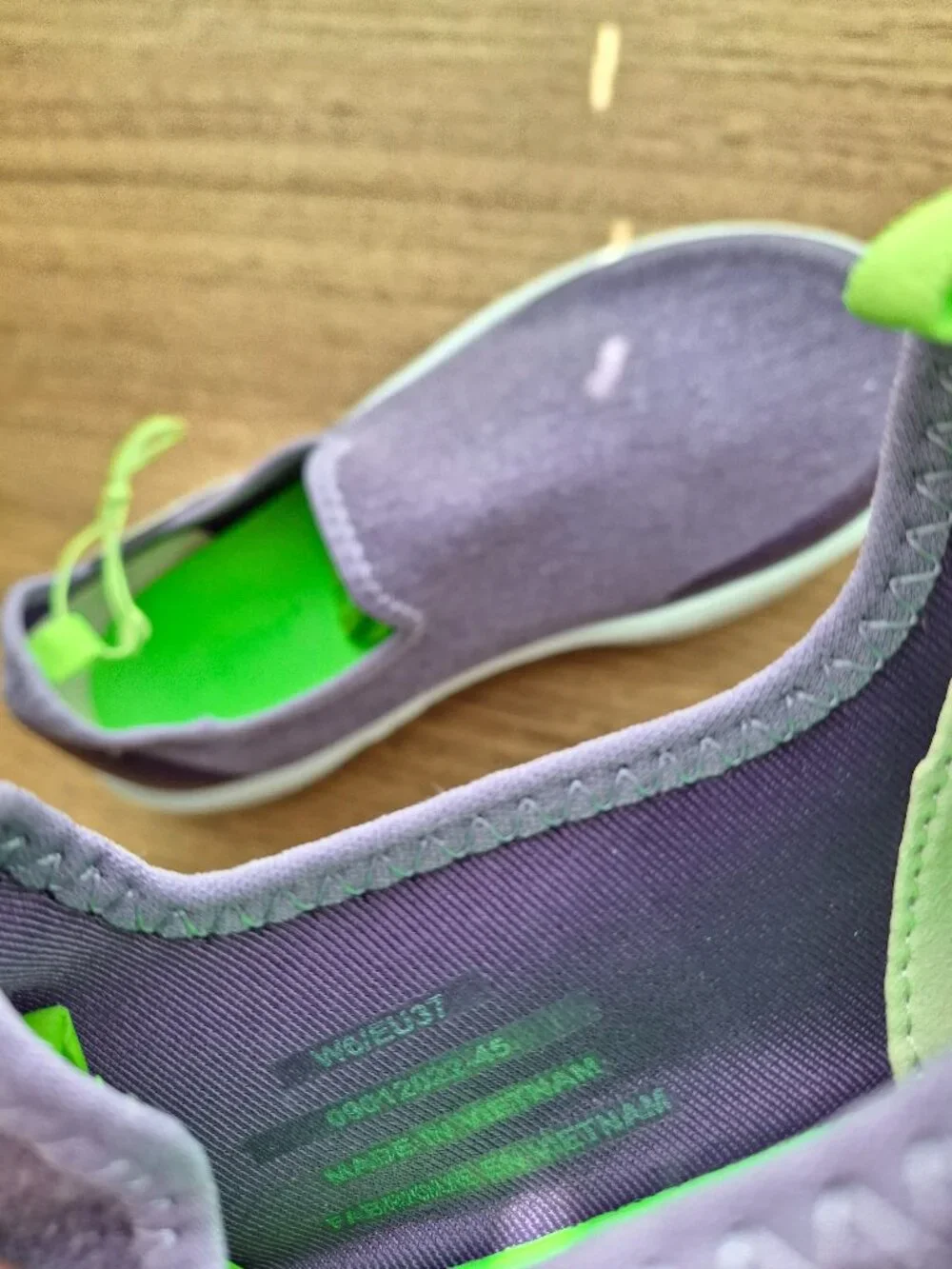 (New) OOFOS – OOmg eeZee Low‎ Recovery Shoes (Purple Wash) – Women's 6